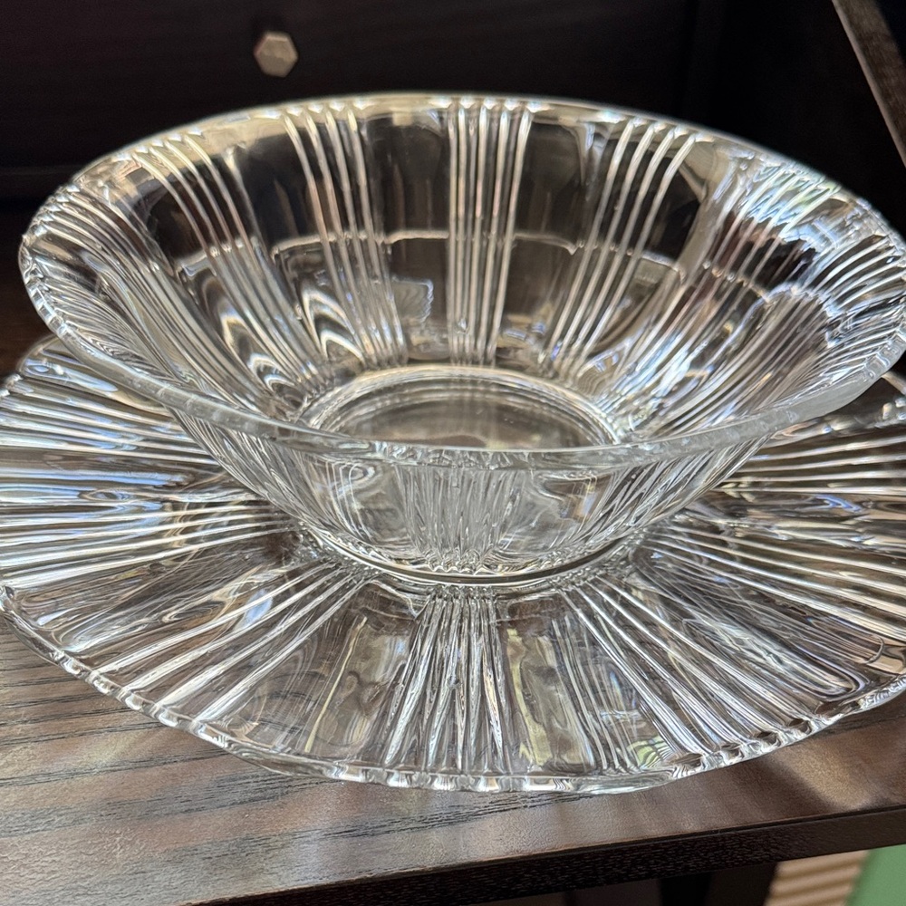 Fosteria Glass Sunray Bowl & Plate